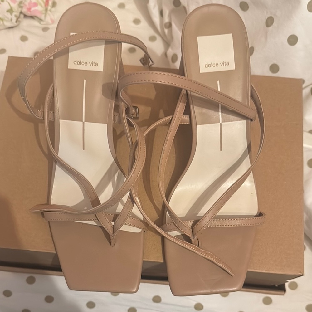 Dolce Vita Women's Nude Strappy Square-Toe Sandals